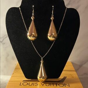 Gold Teardrop Necklace and Earring Set